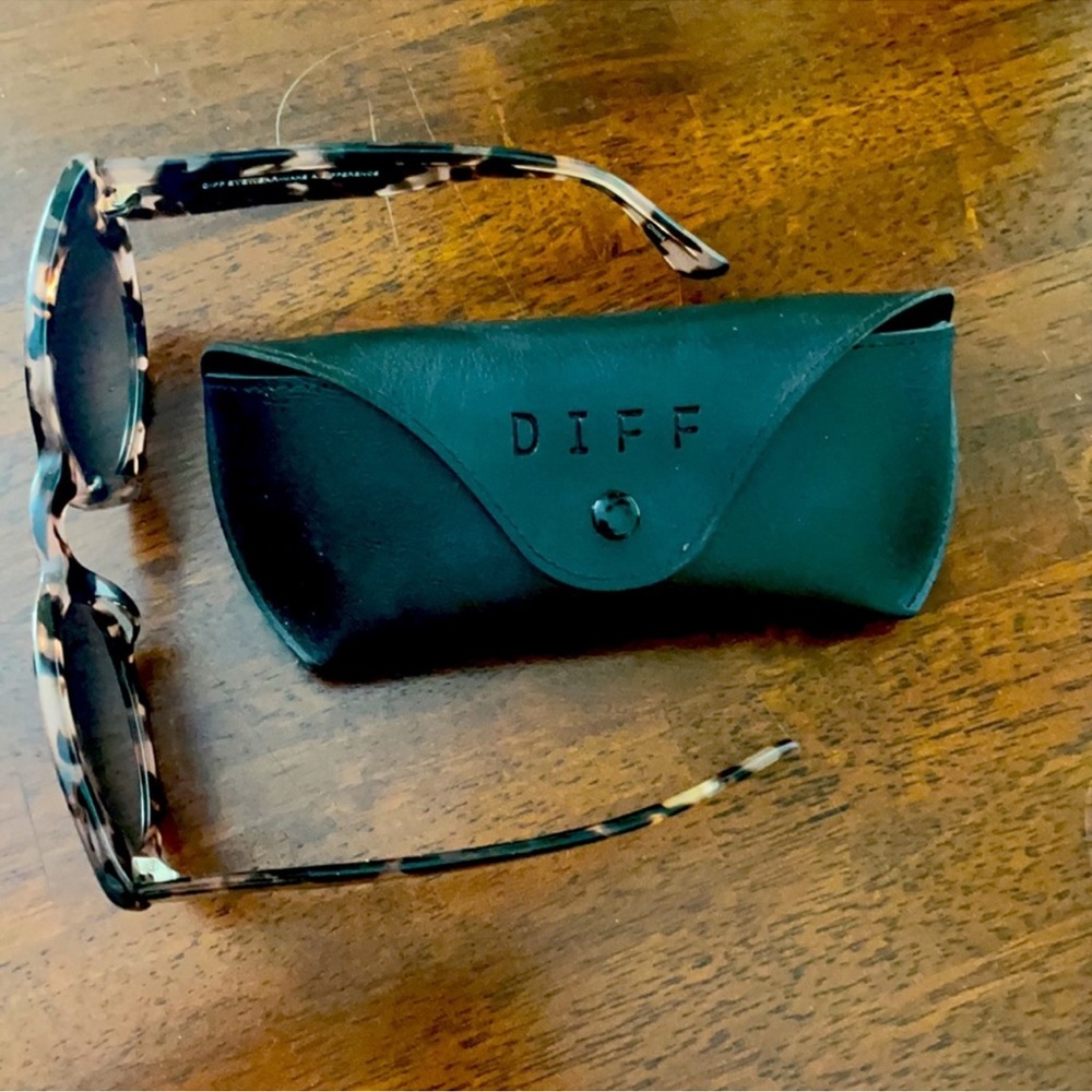 Diff Tortoise Shell Sunglasses - image 3